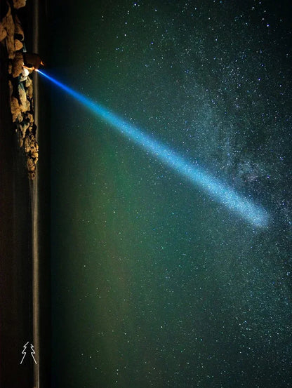 Lampe de poche LED ultra lumineuse, torche tactique puissante, batterie intégrée de 15 000 mAh, projecteurs d'urgence pour camping avec feu arrière